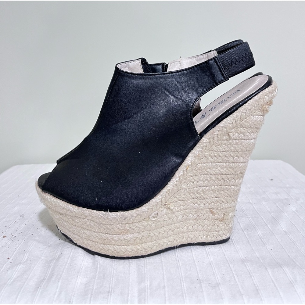 Kiss&tell black wedges.